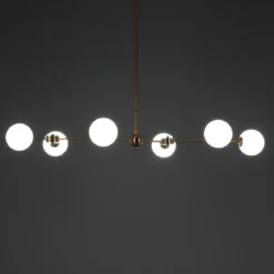 Alycia a lampadario in metallo verniciato ottone opaco e sfere in vetro bianco opaco 120x68 h90-150 cm