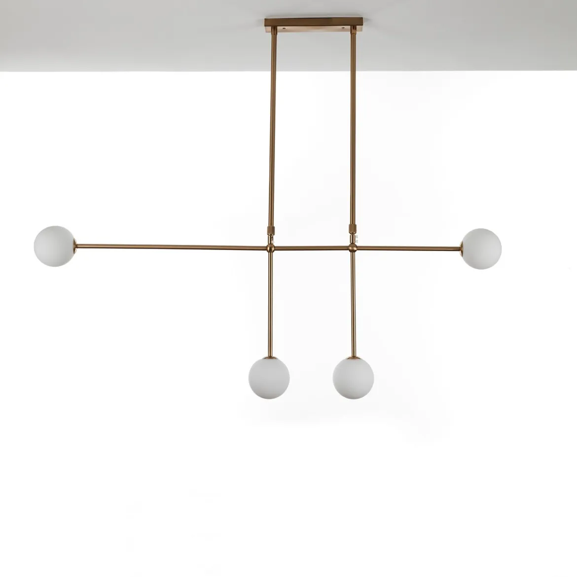 Alycia d lampadario in acciaio oro opaco e 4 sfere in vetro bianco opaco 115x10xh95-132 cm