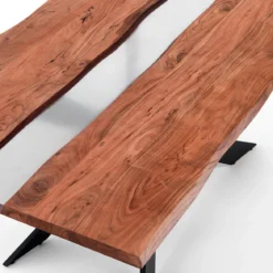 Anubi Tavolo in Legno massello di Acacia con inserti in resina traslucida opaca e base in acciaio nero opaco 195x100 cm