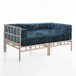 Blue isy divano 2 posti basamenti in rattan sbiancato rivestimento cotone patchwork blu cm. l160 p80 h70