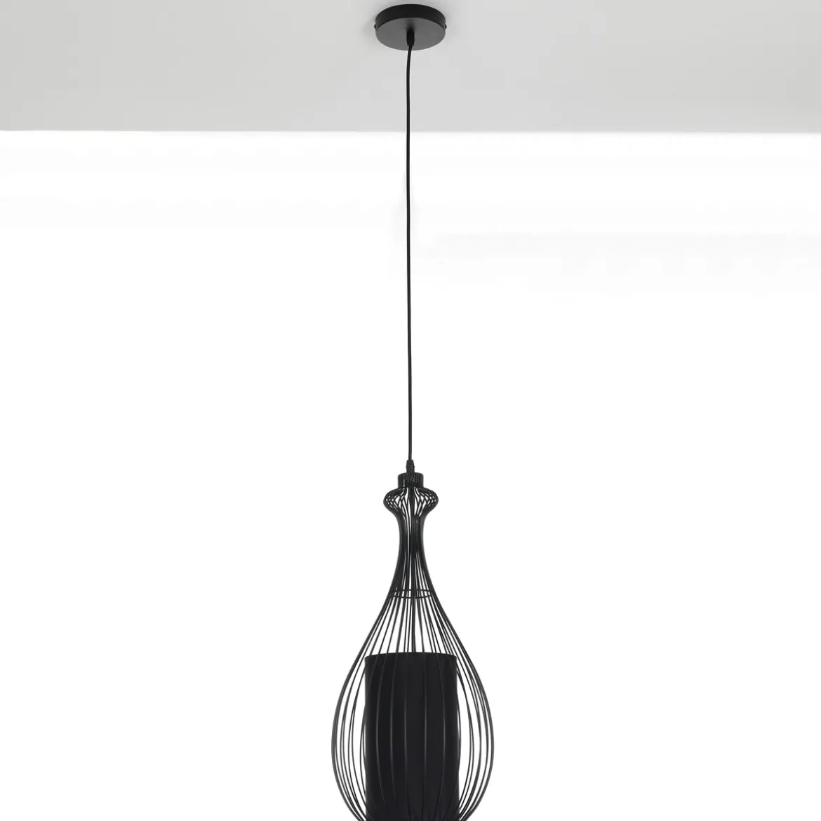 Cathedral c lampadario in metallo nero opaco con paralume in filo di acciaio e tessuto nero d24 h56 cm