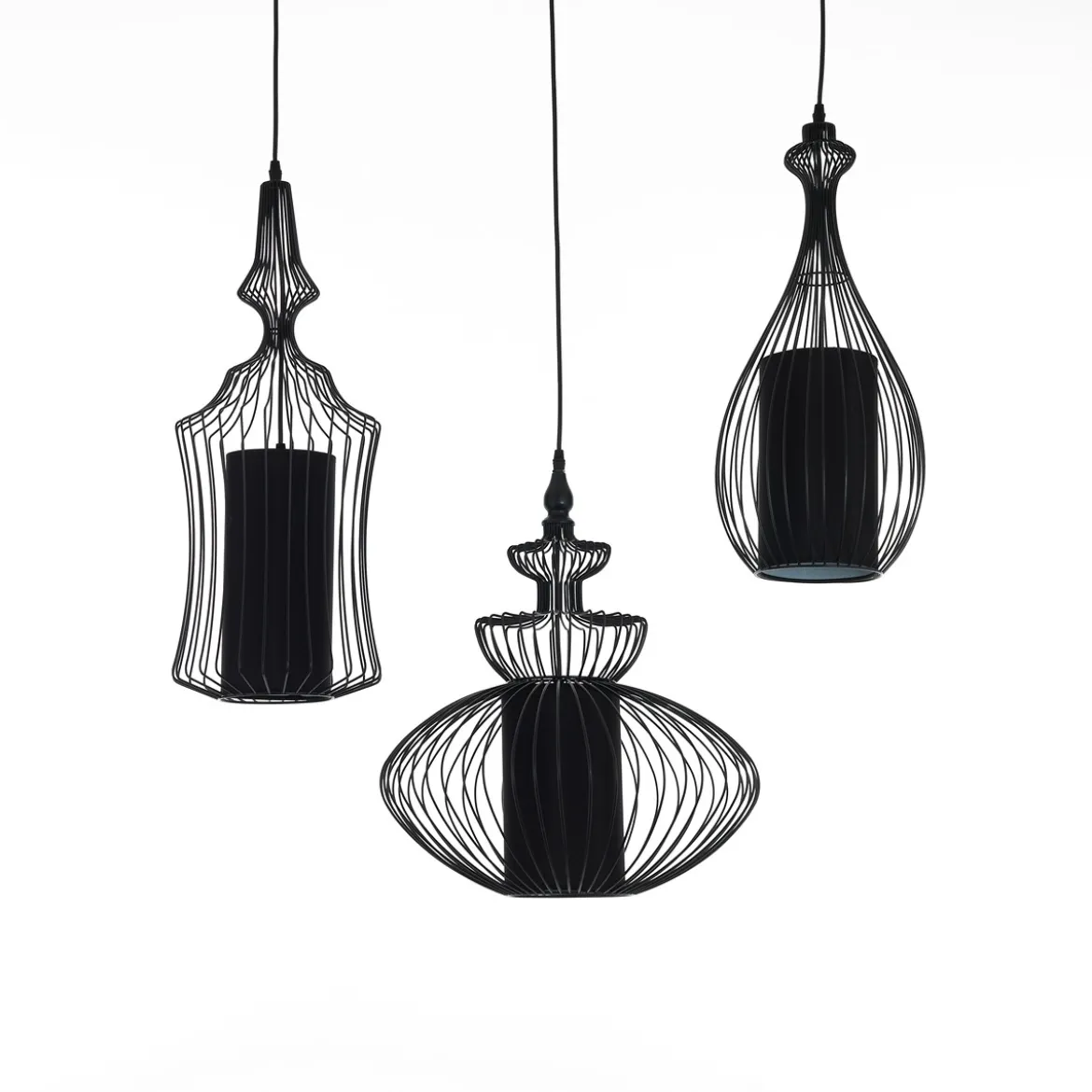 Cathedral lampadario in metallo nero opaco con 3 paralumi in filo di acciaio e tessuto nero 70xh64 cm