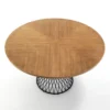 Clew Tavolo Rotondo in Legno impiallacciato finitura Rovere e base in Metallo Nero opaco, diametro 137 cm