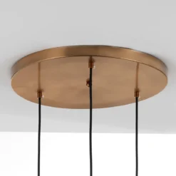Cloud lampadario in acciaio oro opaco e 3 paralumi in vetro bianco opaco di varie dimensioni