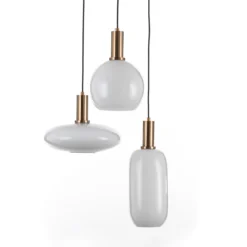 Cloud lampadario in acciaio oro opaco e 3 paralumi in vetro bianco opaco di varie dimensioni