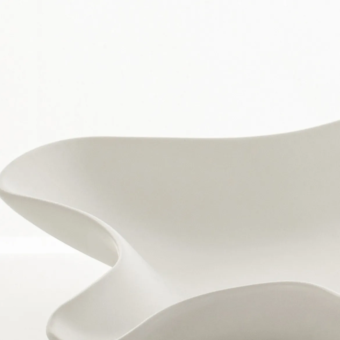 Ely centrotavola / svuotatasche in ceramica colore bianco finitura opaca 28x28x6 cm