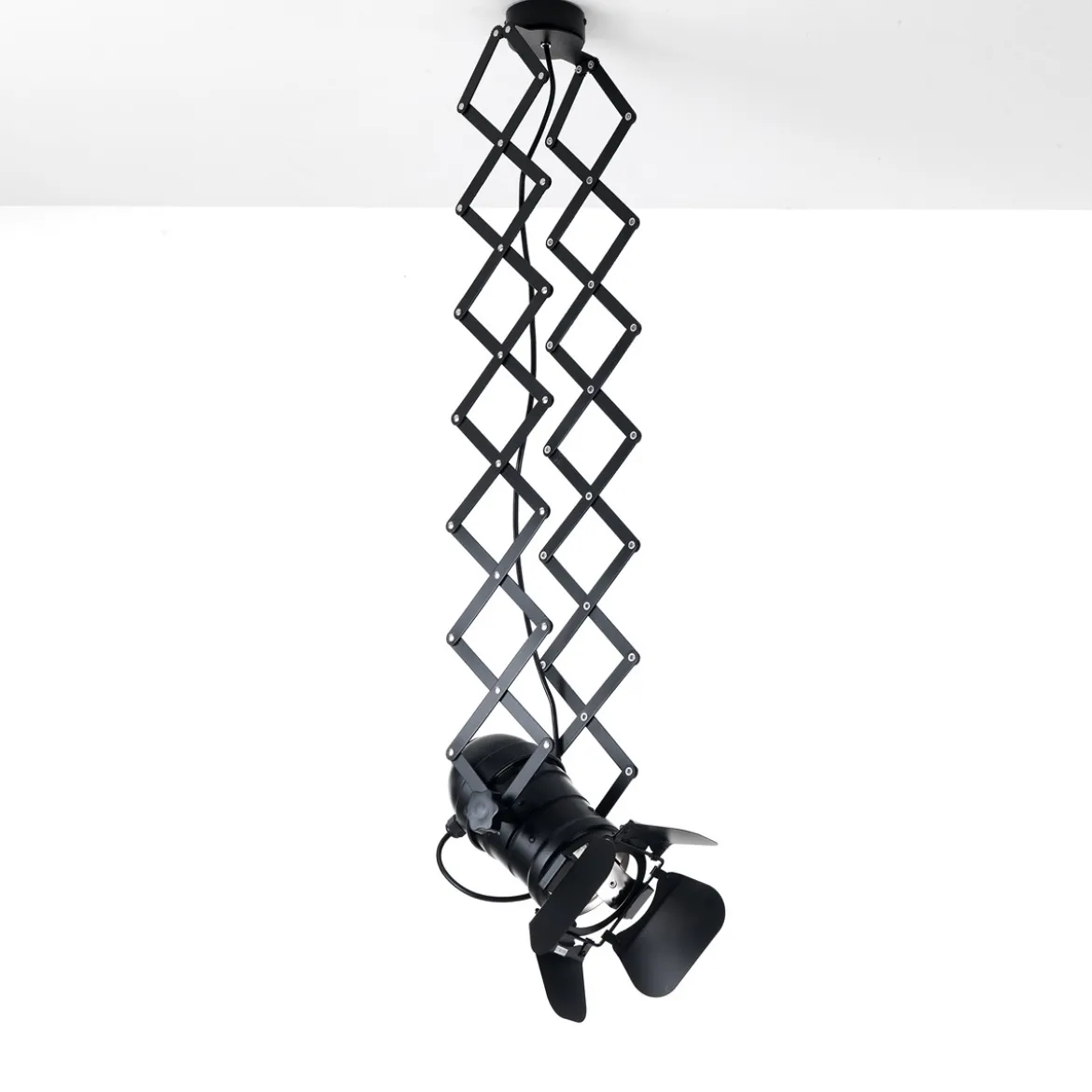 Extension black lampadario in alluminio nero opaco struttura estensibile e faro direzionale d12x22 cm