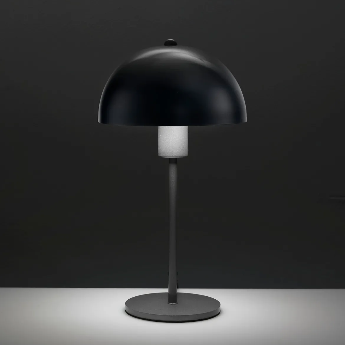 Flip black lampada da tavolo acciaio verniciato nero opaco d20 h37