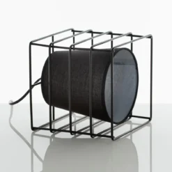 Frame lampada da tavolo lara in metallo nero opaco cotone nero 18x20 h18 cm
