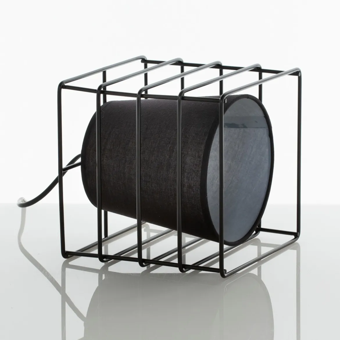 Frame lampada da tavolo lara in metallo nero opaco cotone nero 18x20 h18 cm