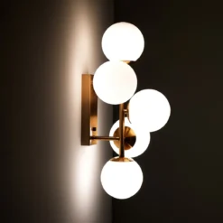 Galaxy lampadario / applique in metallo verniciato ottone opaco con sfere in vetro bianco opaco 50x27 h24 cm