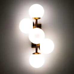 Galaxy lampadario / applique in metallo verniciato ottone opaco con sfere in vetro bianco opaco 50x27 h24 cm