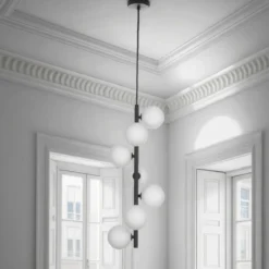 Grapes lampadario in acciaio nero opaco 7 sfere vetro bianco opaco 30x30xh75 cm