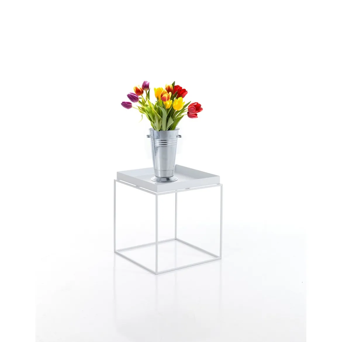 Hannah-a tavolino da interno / esterno in acciaio vernice da esterno colore bianco opaco 40x40 h44.5 cm
