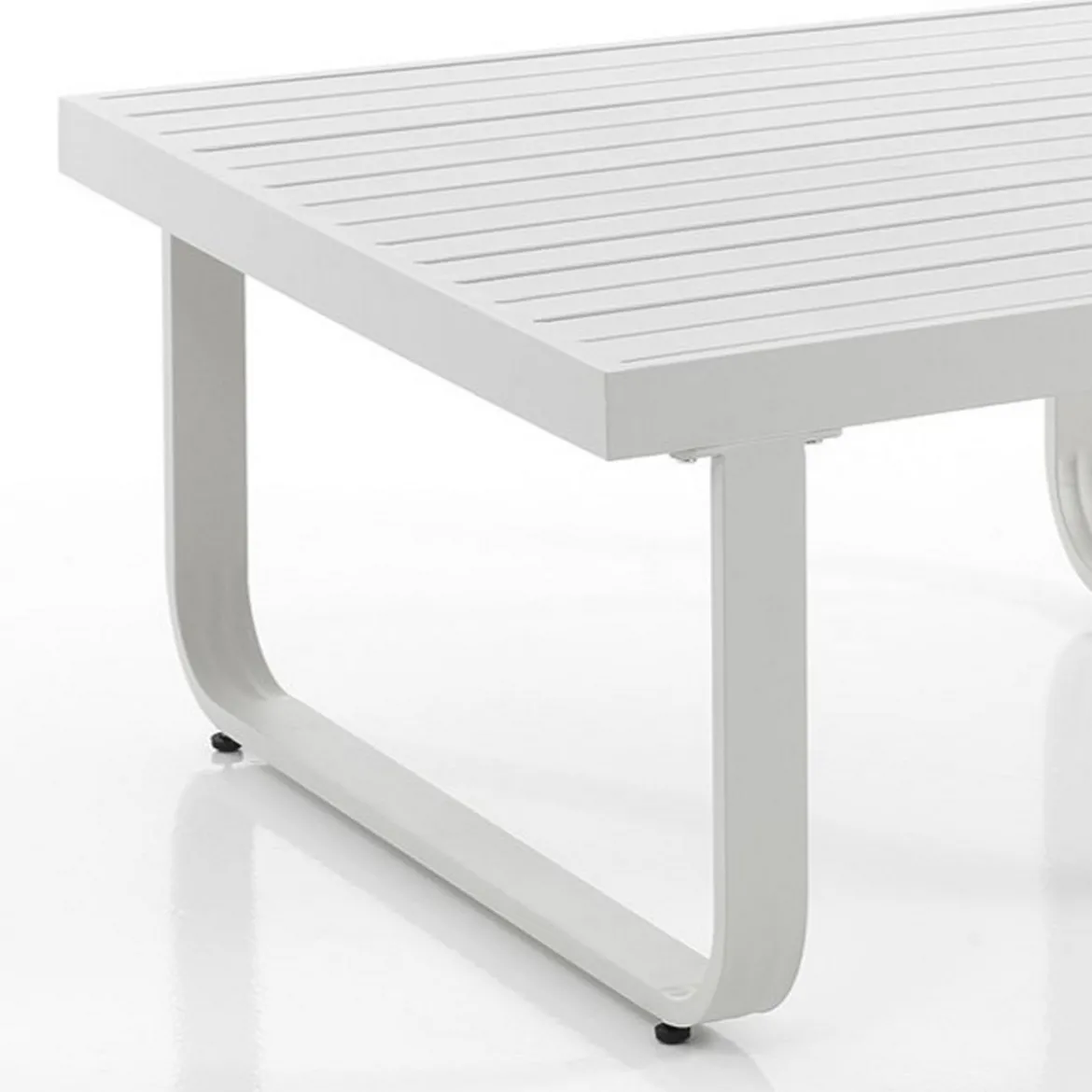 Ischia tavolino in alluminio verniciato bianco avorio opaco cm h40 l80 p80
