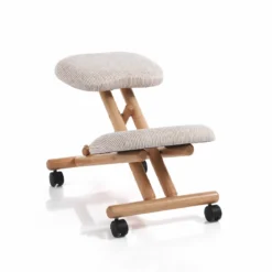 Kevin sgabello ergonomico regolabile con ruote legno massello finitura rovere tessuto beige 42.5x56-64xh50-66 cm