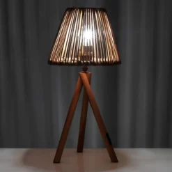 Kota lampada da tavolo in teak e rattan d22.5xh50 cm