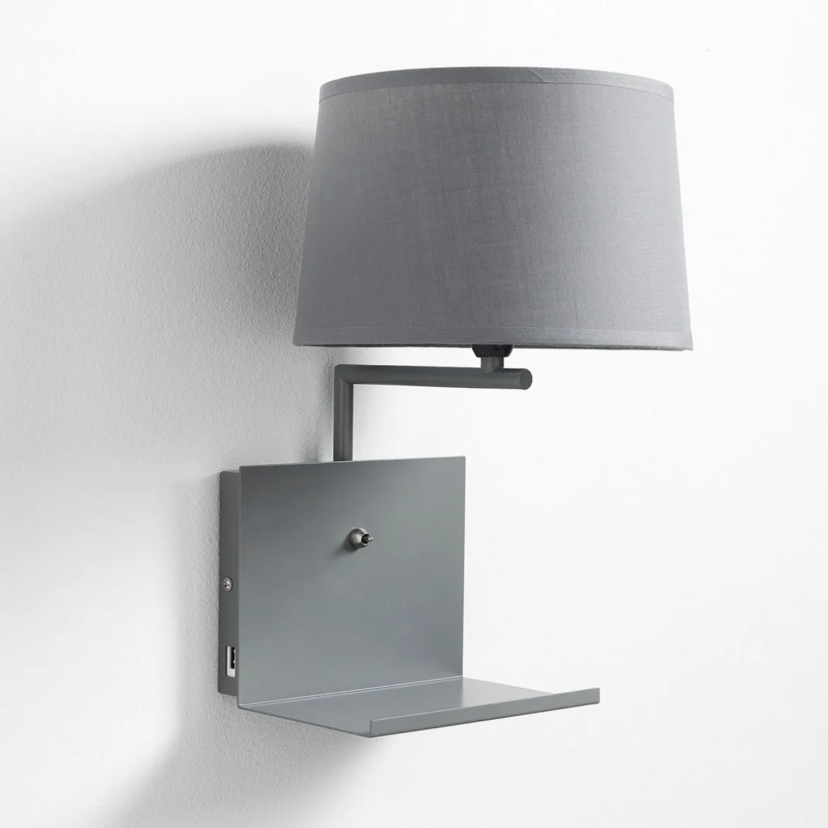 Nio grey applique nera in metallo grigio opaco con presa usb 22x24 h34 cm