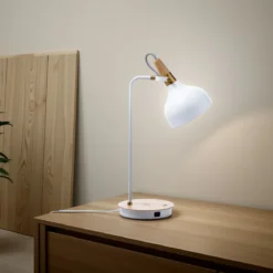 Nunzio lampada da tavolo in acciaio di bianco opaco accensione touch con presa usb e ricarica wireless 37x21 h60 cm