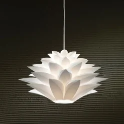 Petalo lampadario in polipropilene bianco con filo regolabile d50 h29 cm