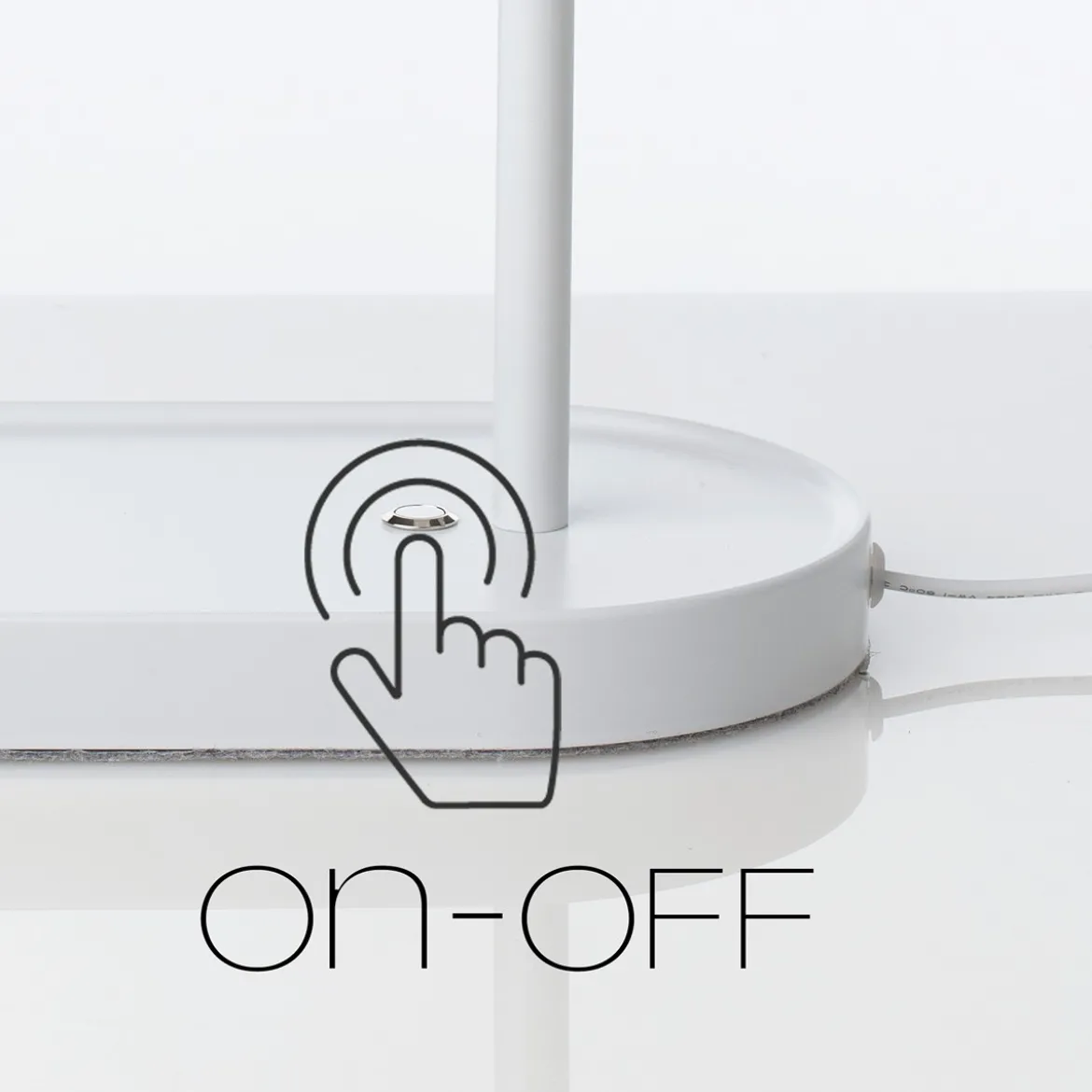 Pogo gigo lampada da tavolo in acciaio bianco opaco accensione touch con presa usb 26x14 h33 cm