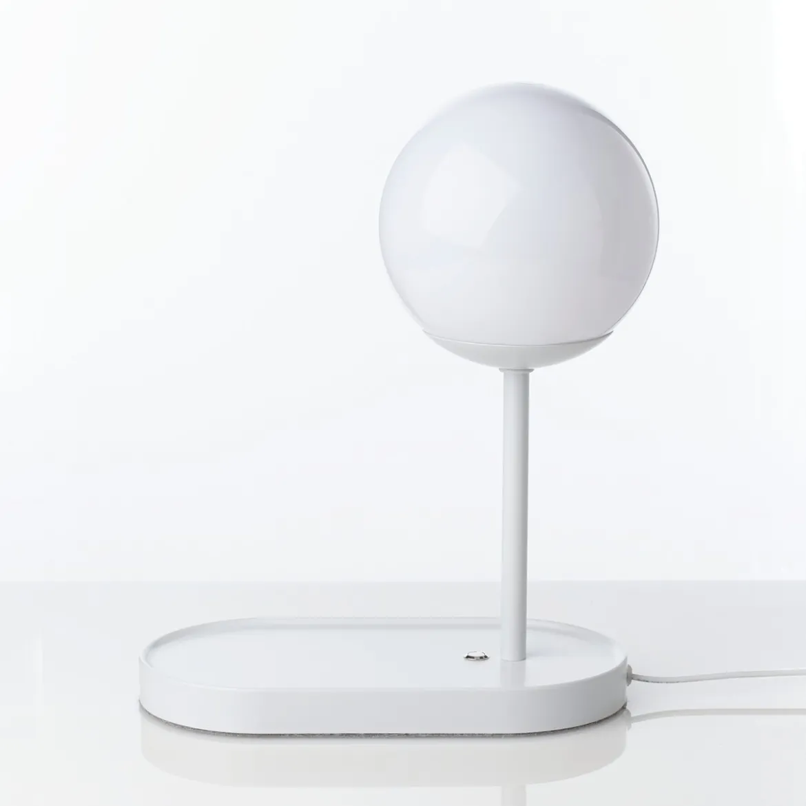 Pogo gigo lampada da tavolo in acciaio bianco opaco accensione touch con presa usb 26x14 h33 cm