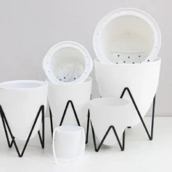 Poppy small vaso autoinnaffiante per esterno e interno ninfa small bianco opaco e acciaio nero opaco d11.5xh13 cm