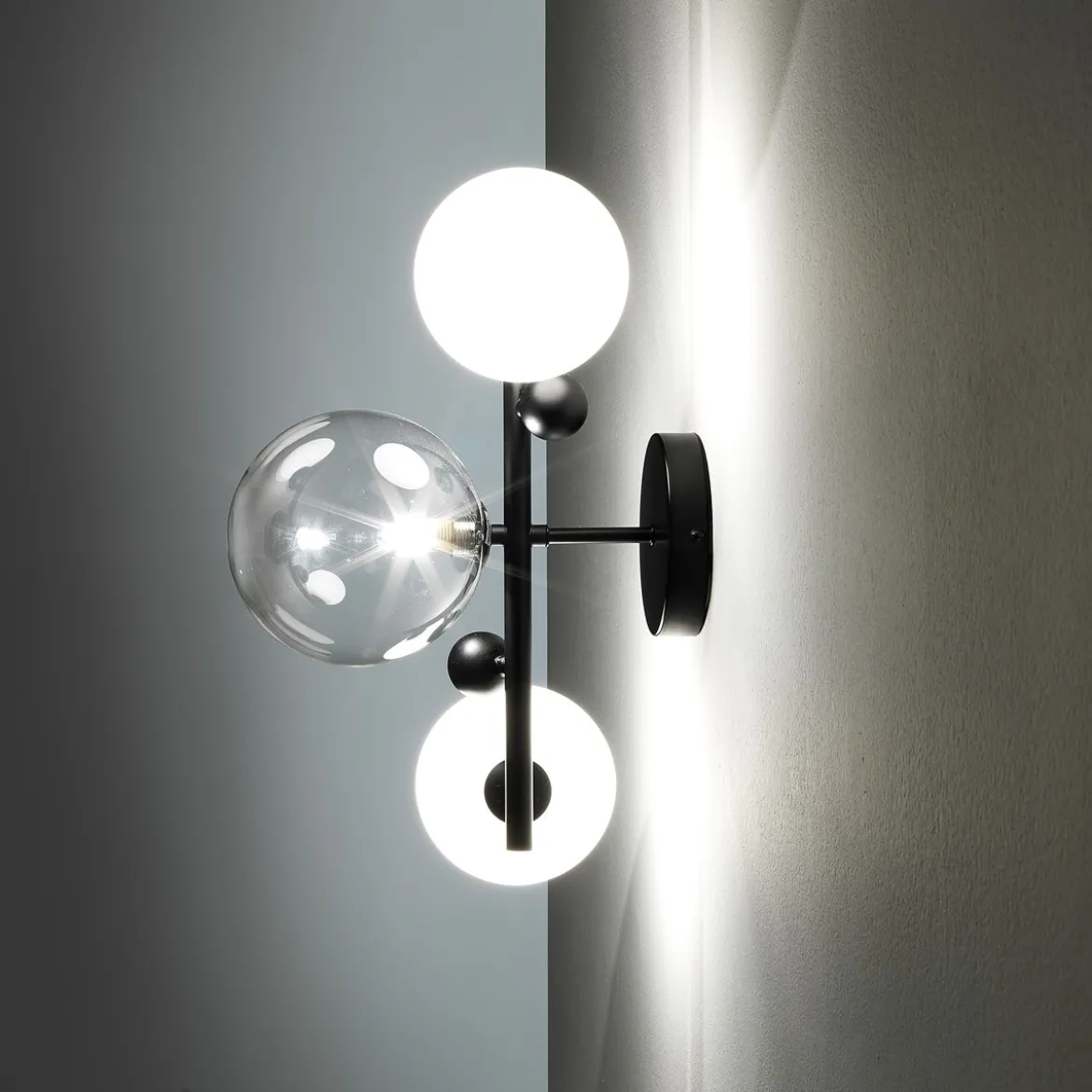 Roy lampadario / applique acciaio verniciato nero opaco 3 sfere in vetro 41x27xh27 cm