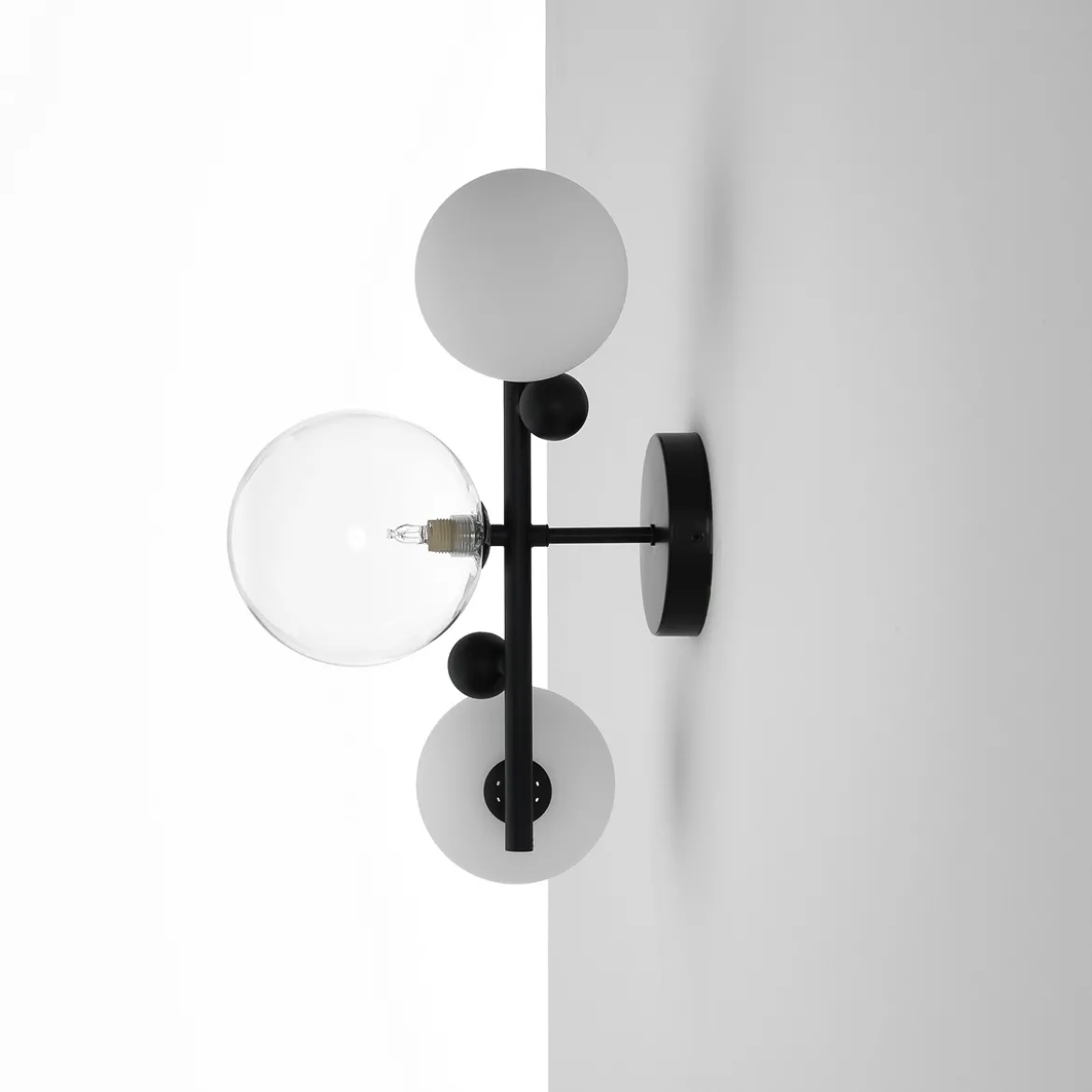 Roy lampadario / applique acciaio verniciato nero opaco 3 sfere in vetro 41x27xh27 cm