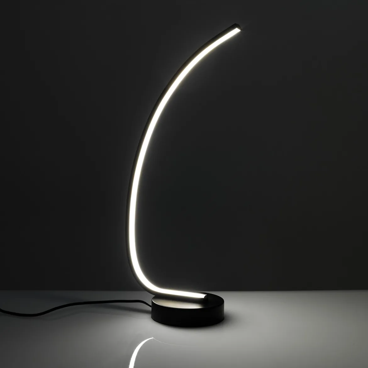 Stelo lampada da tavolo in alluminio verniciato nero opaco 15x28 h58 cm