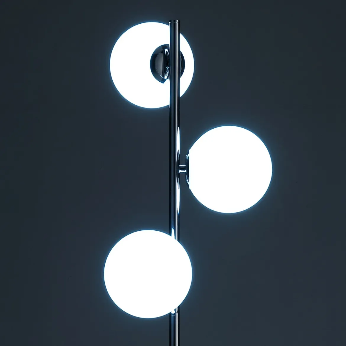 Street lampada da terra in acciaio cromato con sfere direzionabili in vetro bianco d30 h160 cm