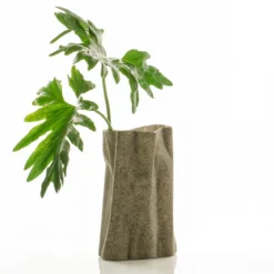 Sveva-a vaso in ceramica effetto pietra colore sabbia 14x14x26 cm