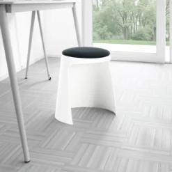 Tex sgabello in tessuto grigio scuro e polipropilene bianco impilabile d44xh44 cm
