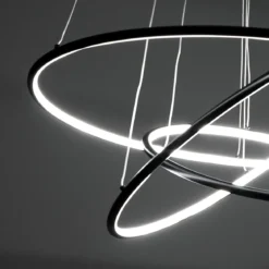 Three rings lampadario led in alluminio nero opaco con filo regolabile d80 h92 cm