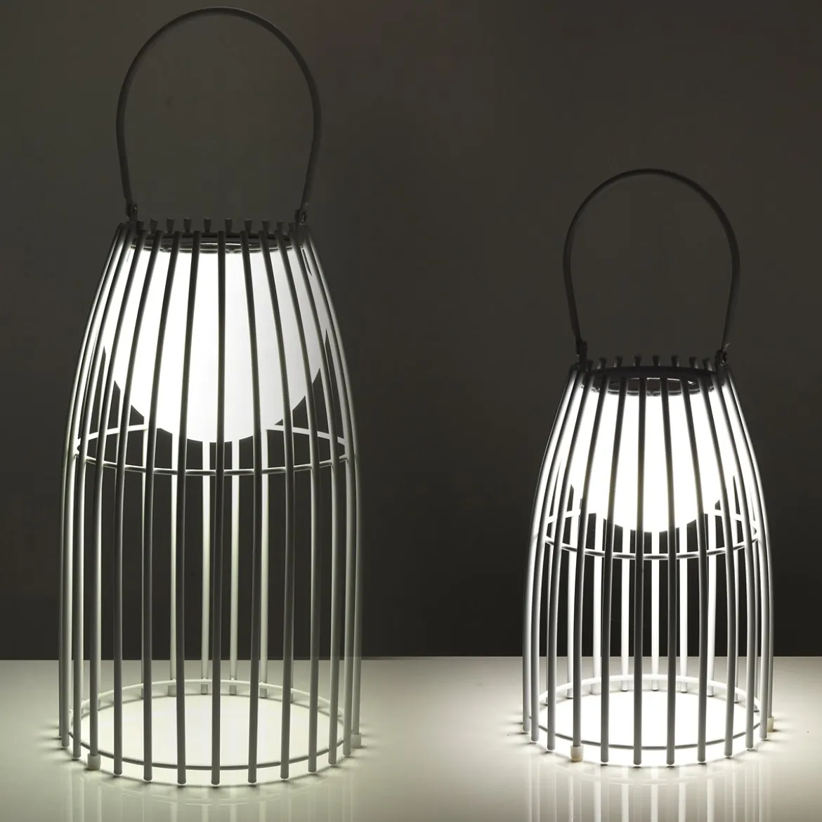Titti big lampada da tavolo / sospensione in acciaio e resina bianco opaco con luce led d21xh50 cm