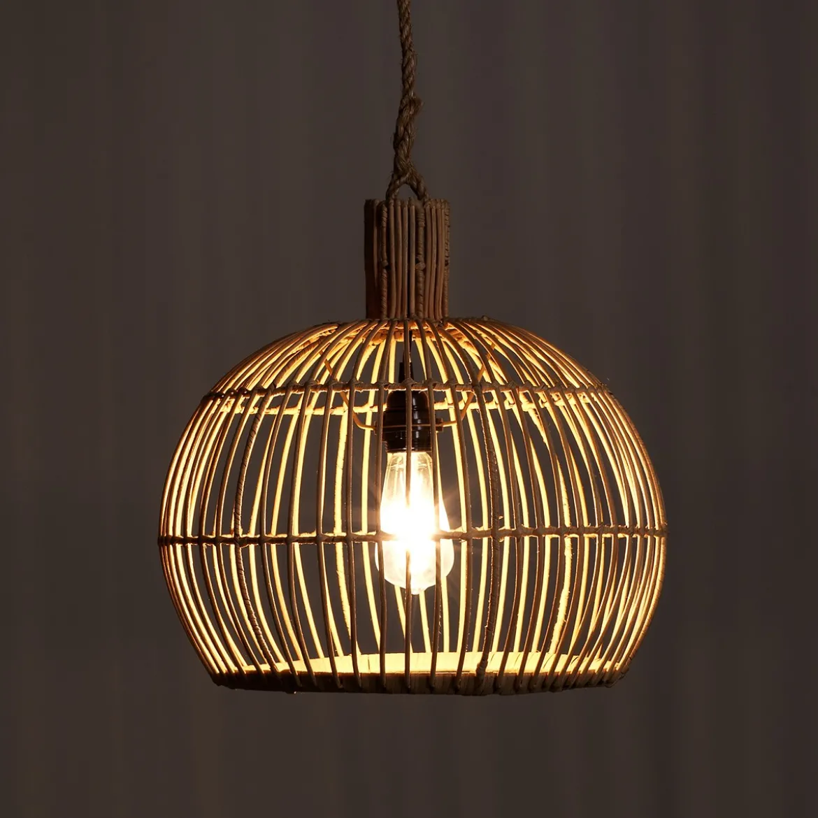 Vera lampadario in rattan cm. d. 40 x h.40