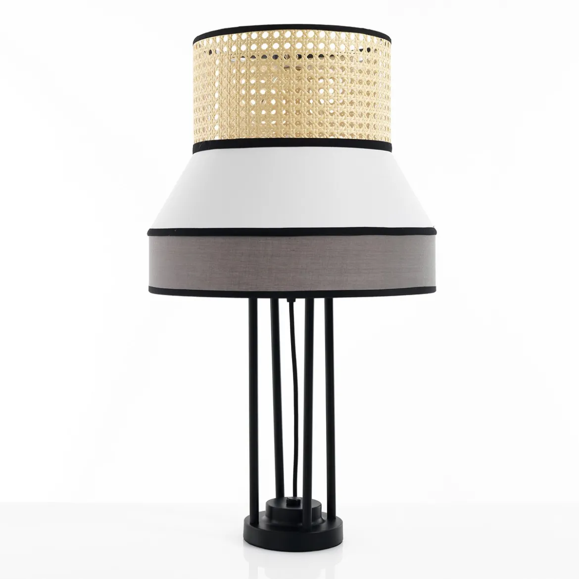 Wien lampada da tavolo provenza in metallo nero opaco con paralume rivestito in tessuto grigio bianco d33 h62 cm
