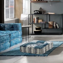 Yara white blue cuscino piccolo in cotone bianco e blu con maniglia laterale 50x50x12 cm
