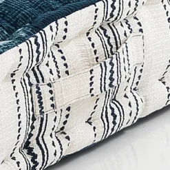 Yara white blue cuscino piccolo in cotone bianco e blu con maniglia laterale 50x50x12 cm