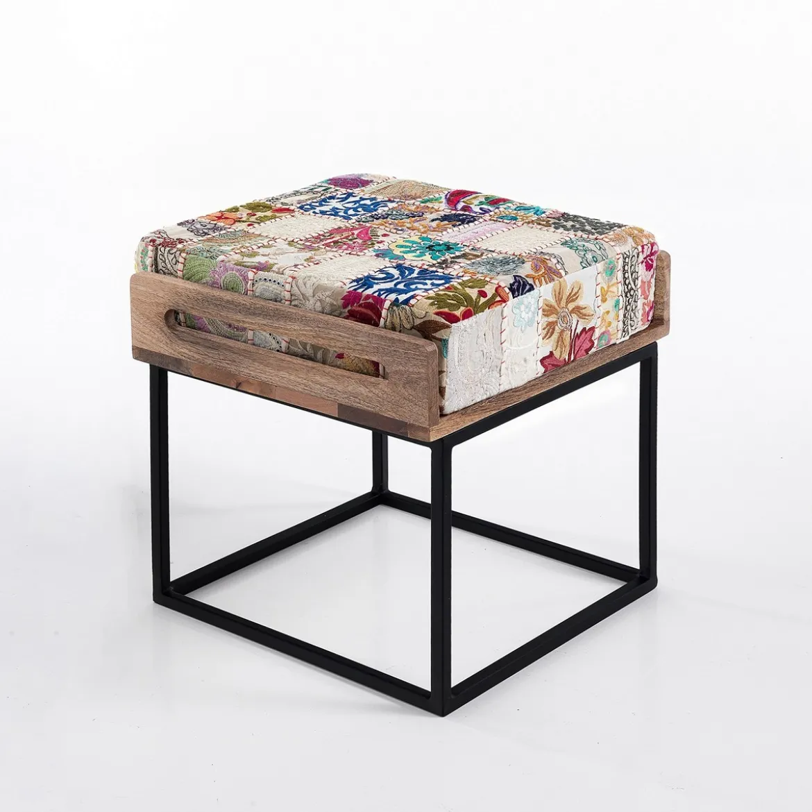 Yara white patch pouf/tavolino acciaio e legno mango cuscino patchwork bianco gommapiuma cm 40x46x44